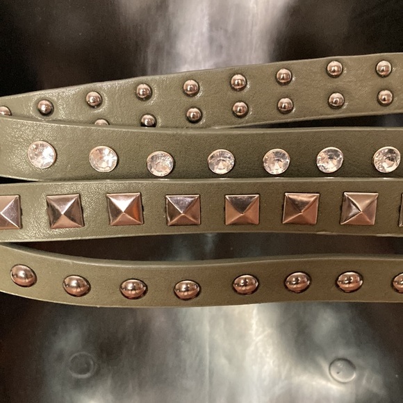 BEAUTIFUL BELT STUDDED EMBELLISHED DETAILS - Picture 9 of 14